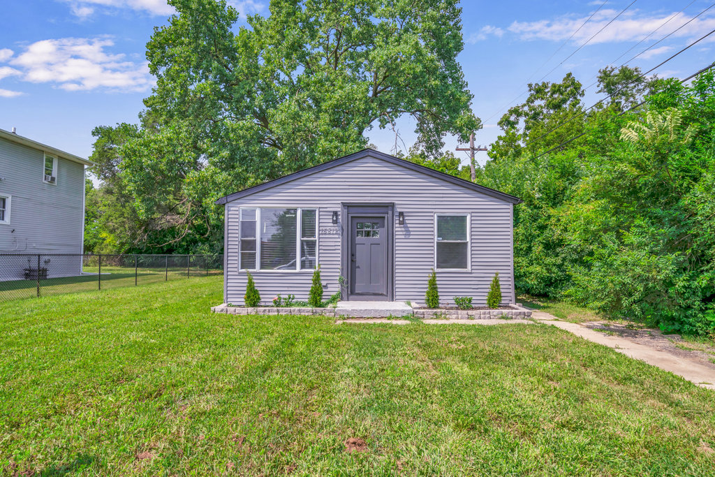 15812 Lincoln Avenue, Harvey, IL 60426
