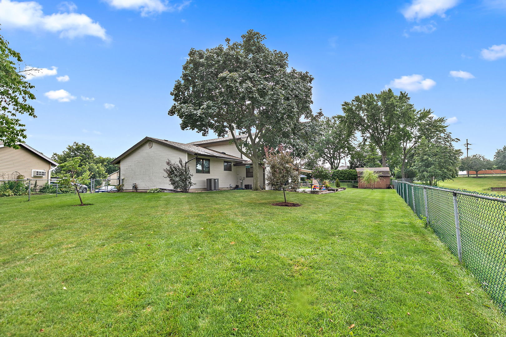 1324 PARKER Place, Elk Grove Village, IL 60007