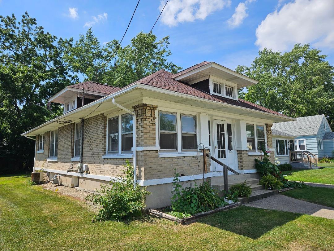 25 S Lord Street, Carpentersville, IL 60110