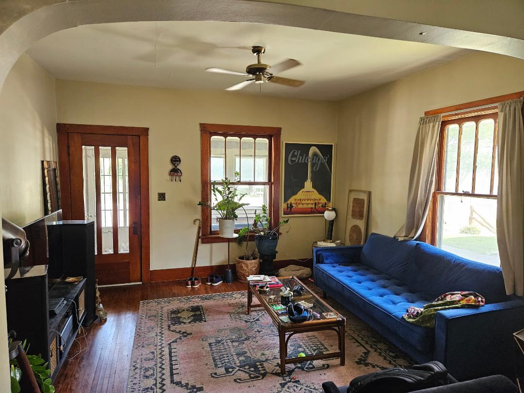25 S Lord Street, Carpentersville, IL 60110