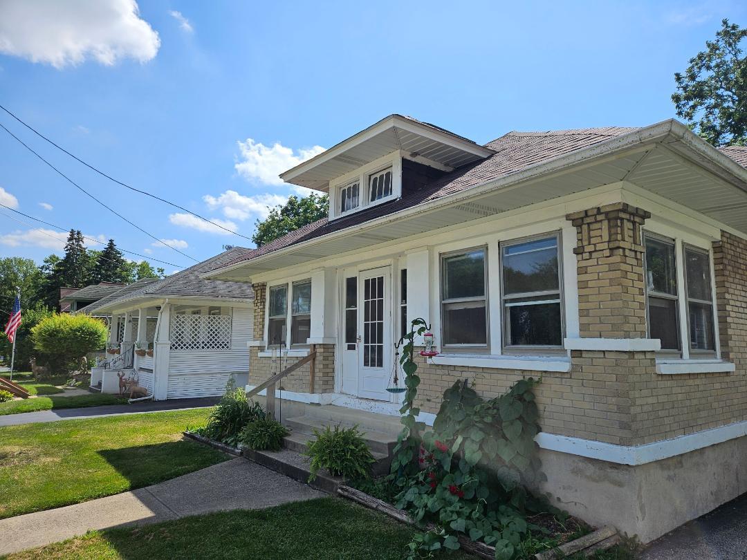 25 S Lord Street, Carpentersville, IL 60110