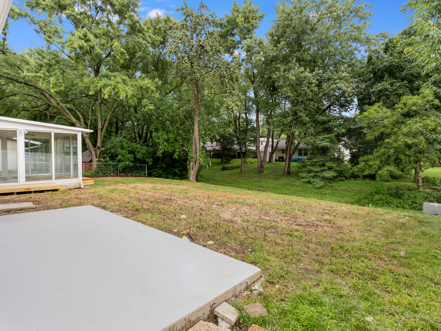 6013 Perry Drive, Woodridge, IL 60517