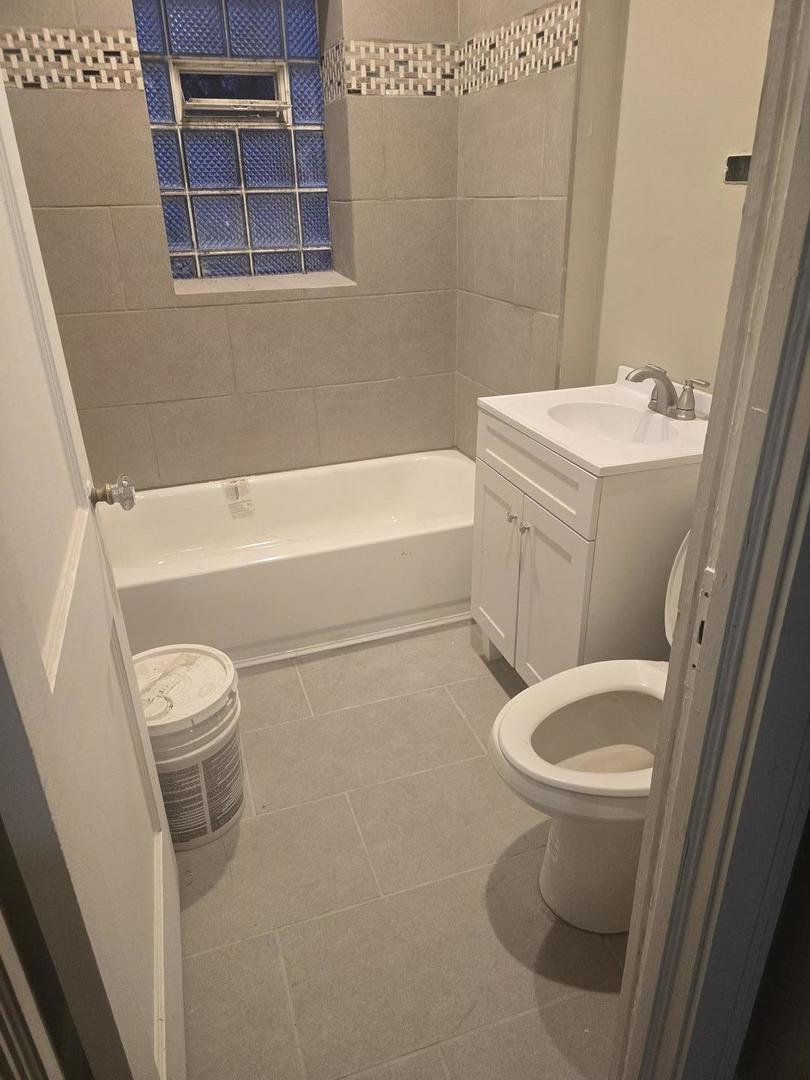 9632 S Charles Street #2R, Chicago, IL 60643