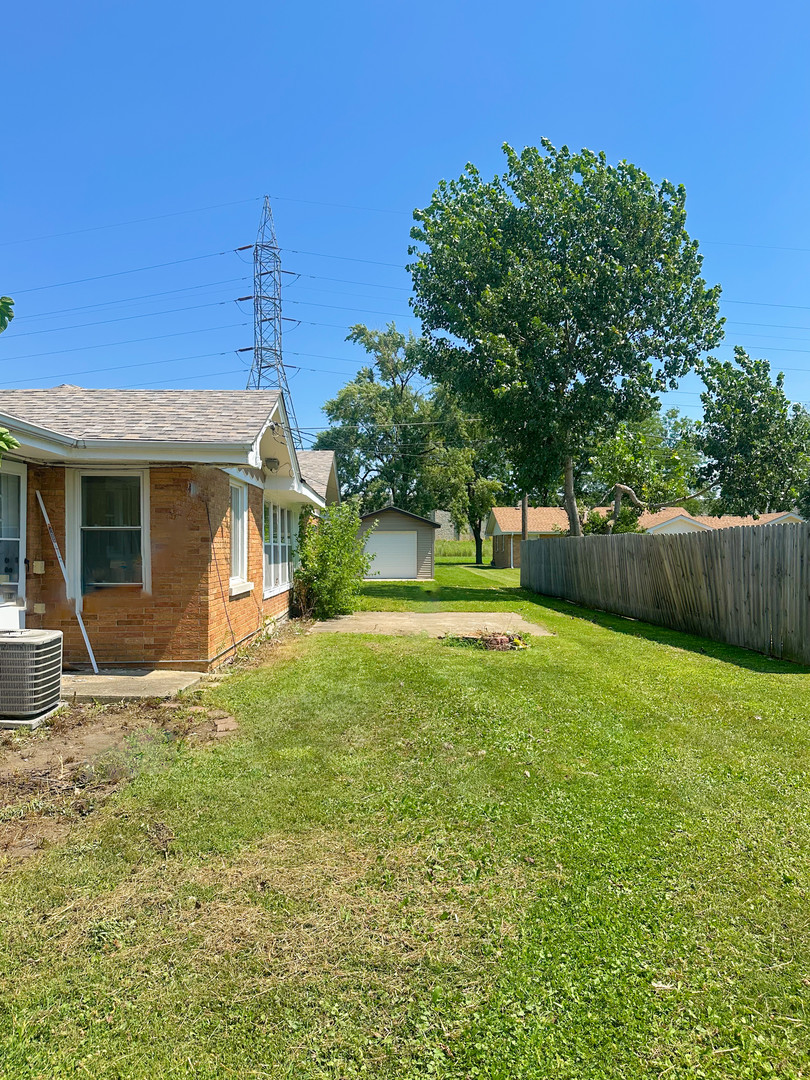 9405 S 76th Court, Hickory Hills, IL 60457
