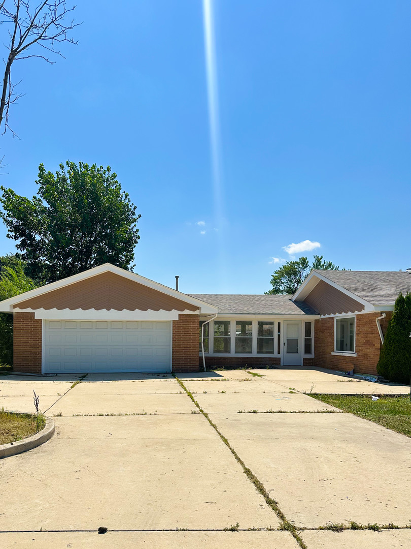 9405 S 76th Court, Hickory Hills, IL 60457