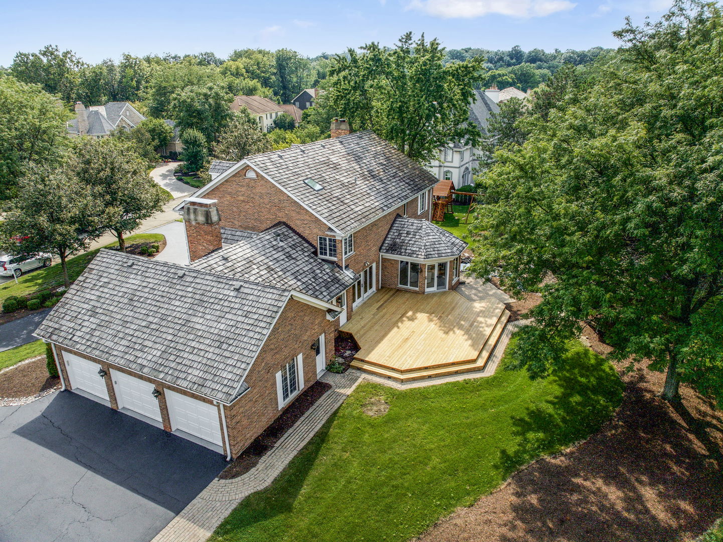 1 Hidden Lake Drive, Burr Ridge, IL 60527