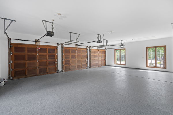 1 Hidden Lake Drive, Burr Ridge, IL 60527