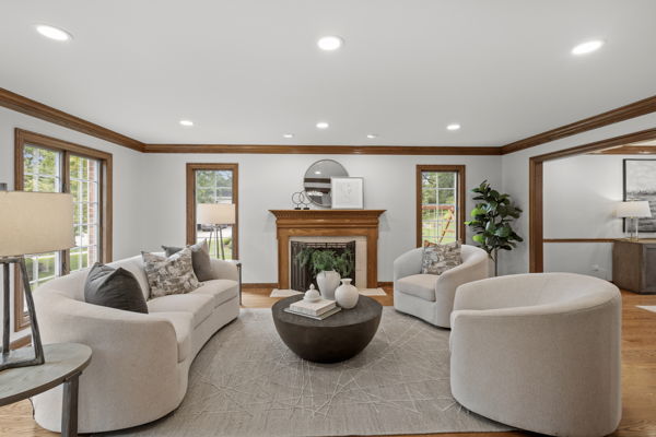 1 Hidden Lake Drive, Burr Ridge, IL 60527