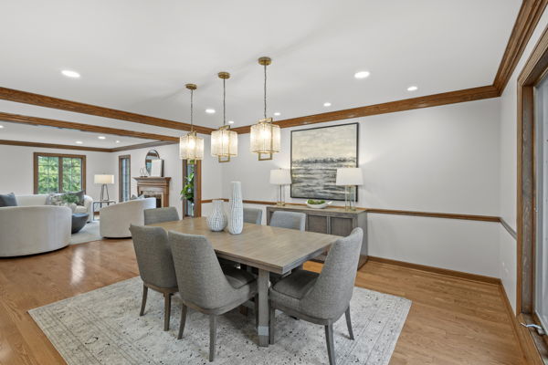 1 Hidden Lake Drive, Burr Ridge, IL 60527