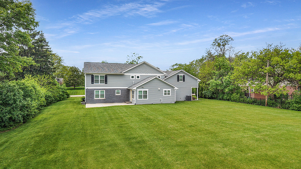 8081 Tennessee Avenue, Willowbrook, IL 60527