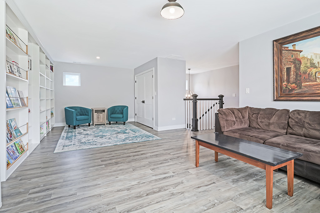 8081 Tennessee Avenue, Willowbrook, IL 60527