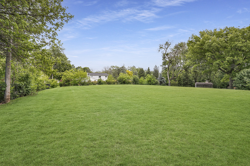 8081 Tennessee Avenue, Willowbrook, IL 60527