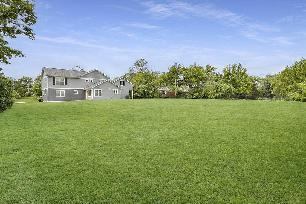 8081 Tennessee Avenue, Willowbrook, IL 60527