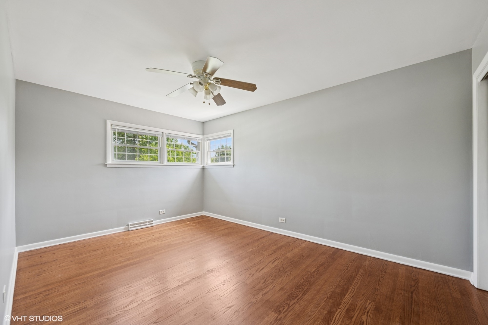 1419 W Miner Street, Arlington Heights, IL 60005