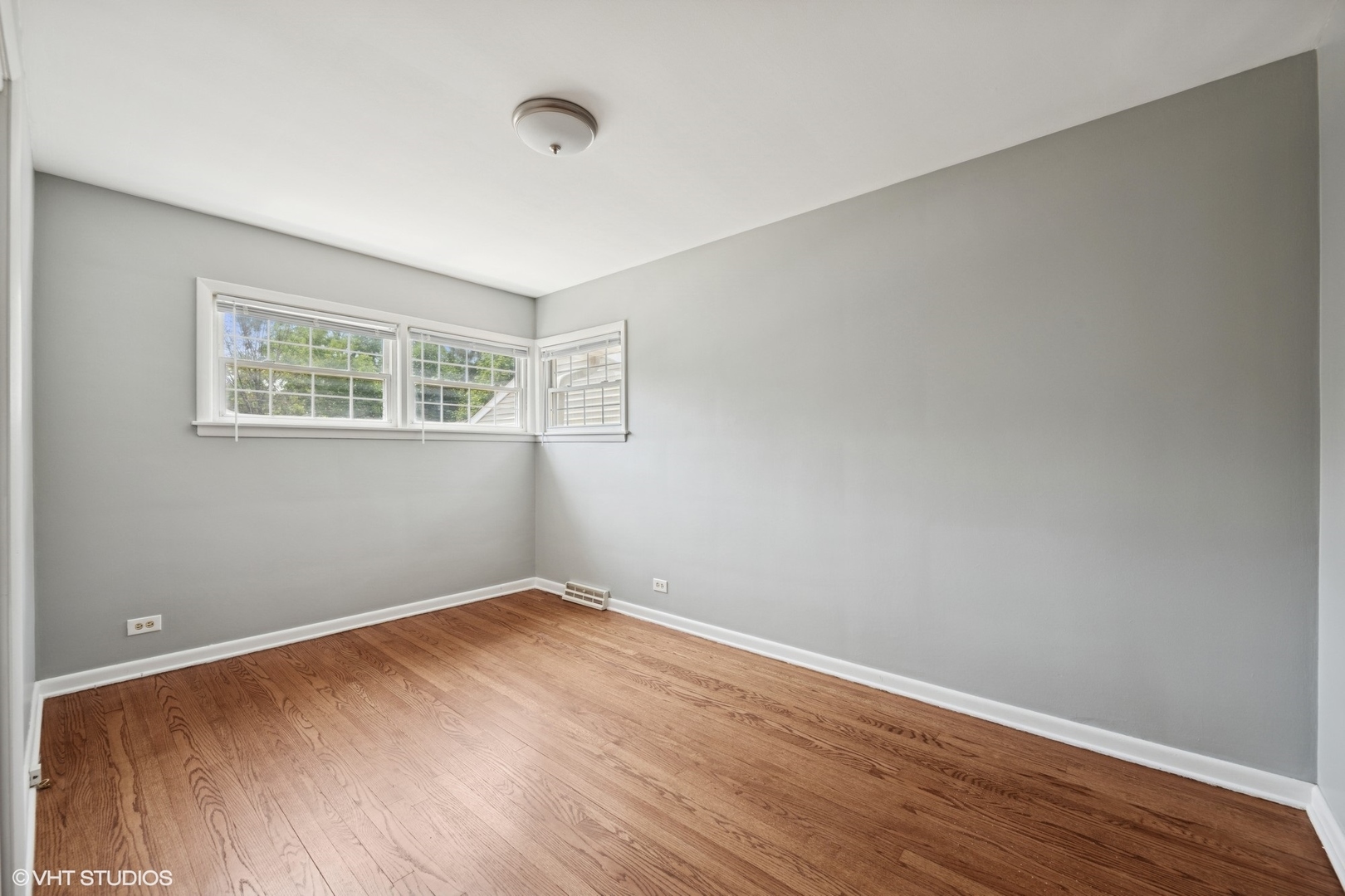 1419 W Miner Street, Arlington Heights, IL 60005