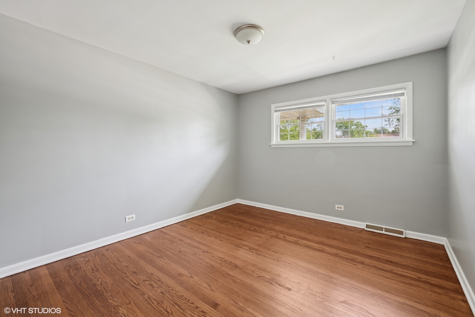 1419 W Miner Street, Arlington Heights, IL 60005