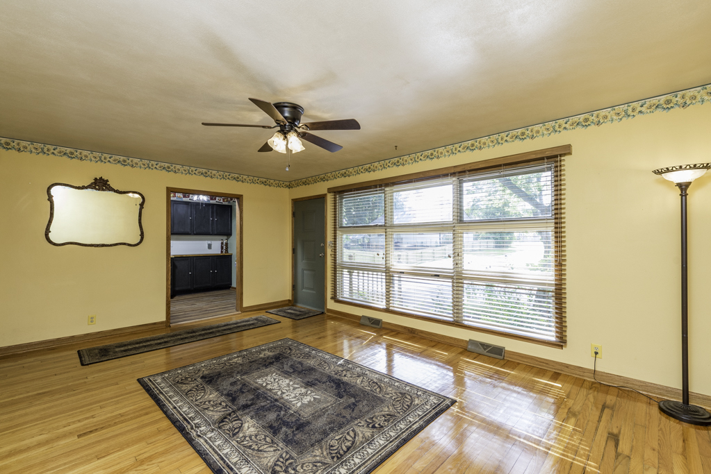 1129 Park Avenue, Winthrop Harbor, IL 60096