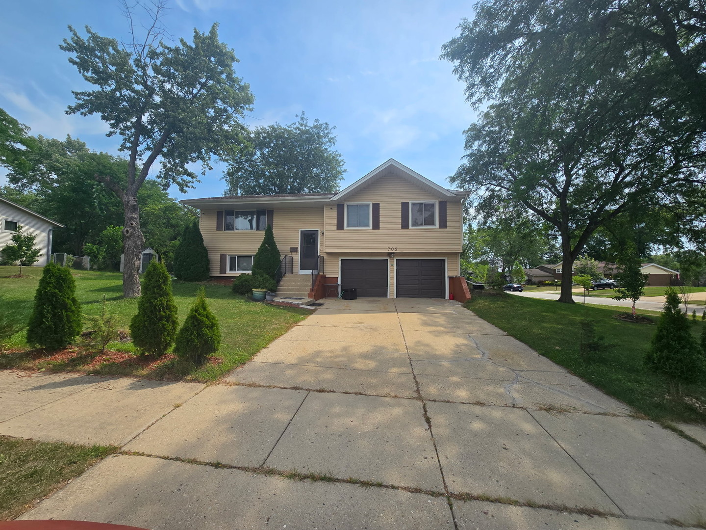709 S Salem Drive, Schaumburg, IL 60193
