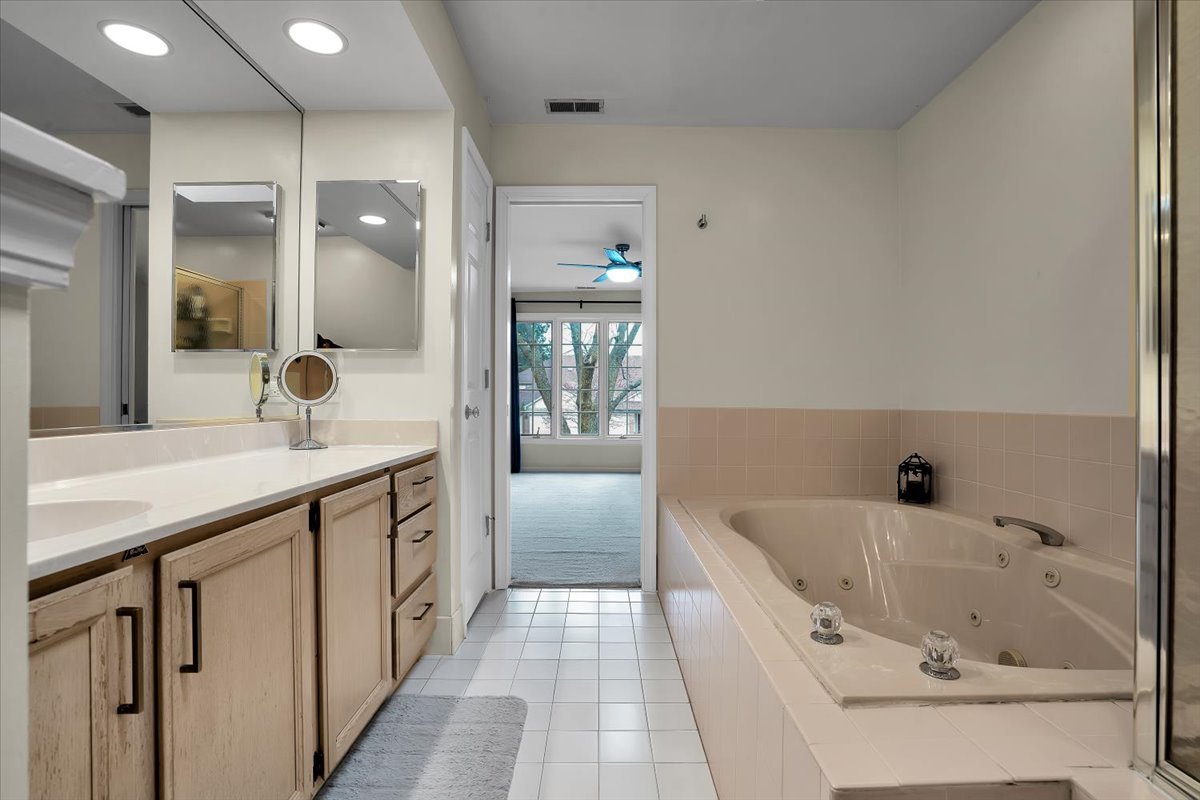 970 Ivy Lane #C, Deerfield, IL 60015