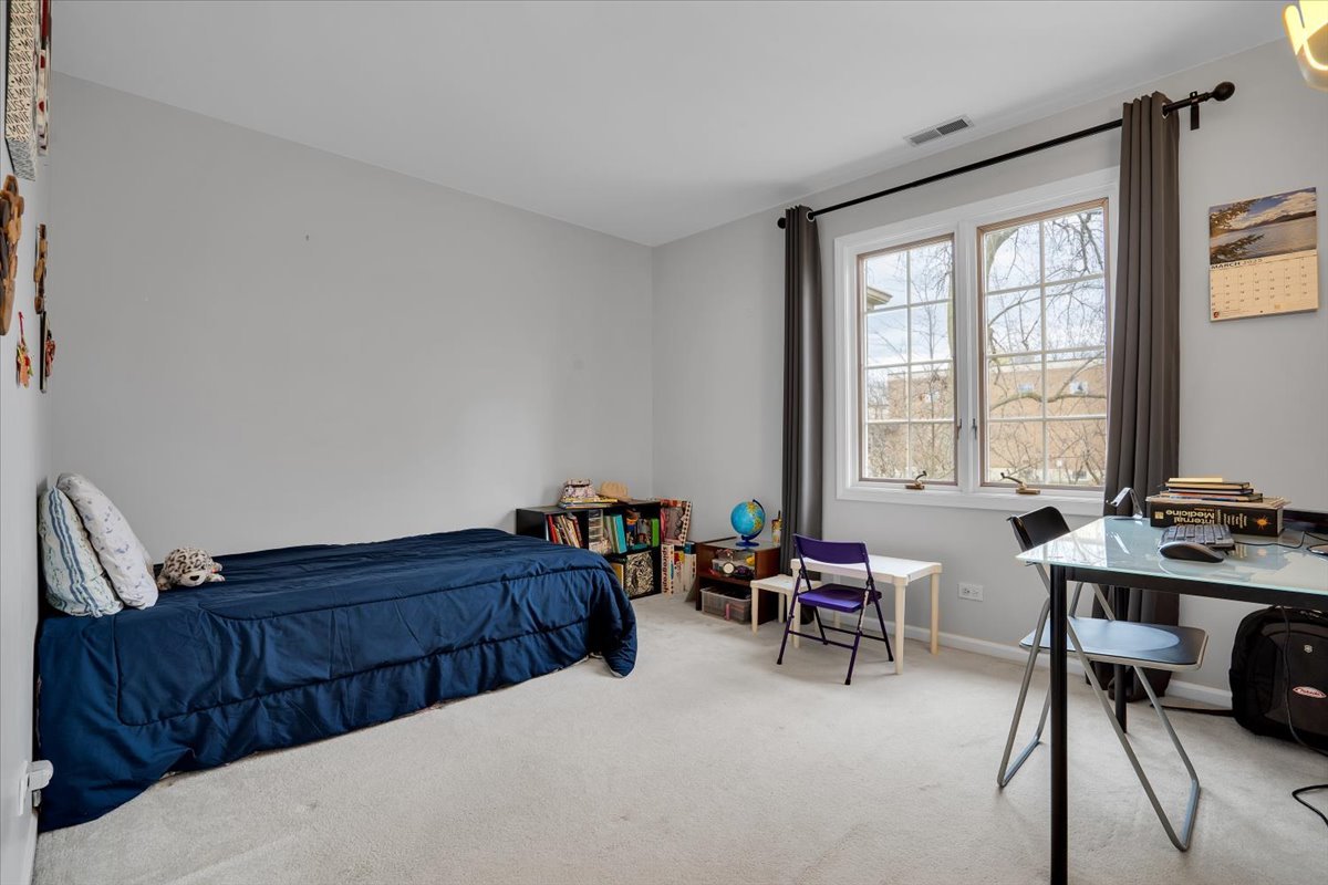 970 Ivy Lane #C, Deerfield, IL 60015