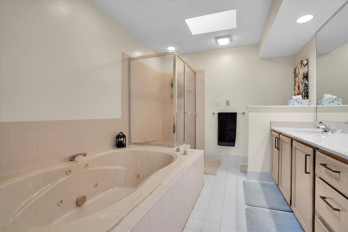 970 Ivy Lane #C, Deerfield, IL 60015