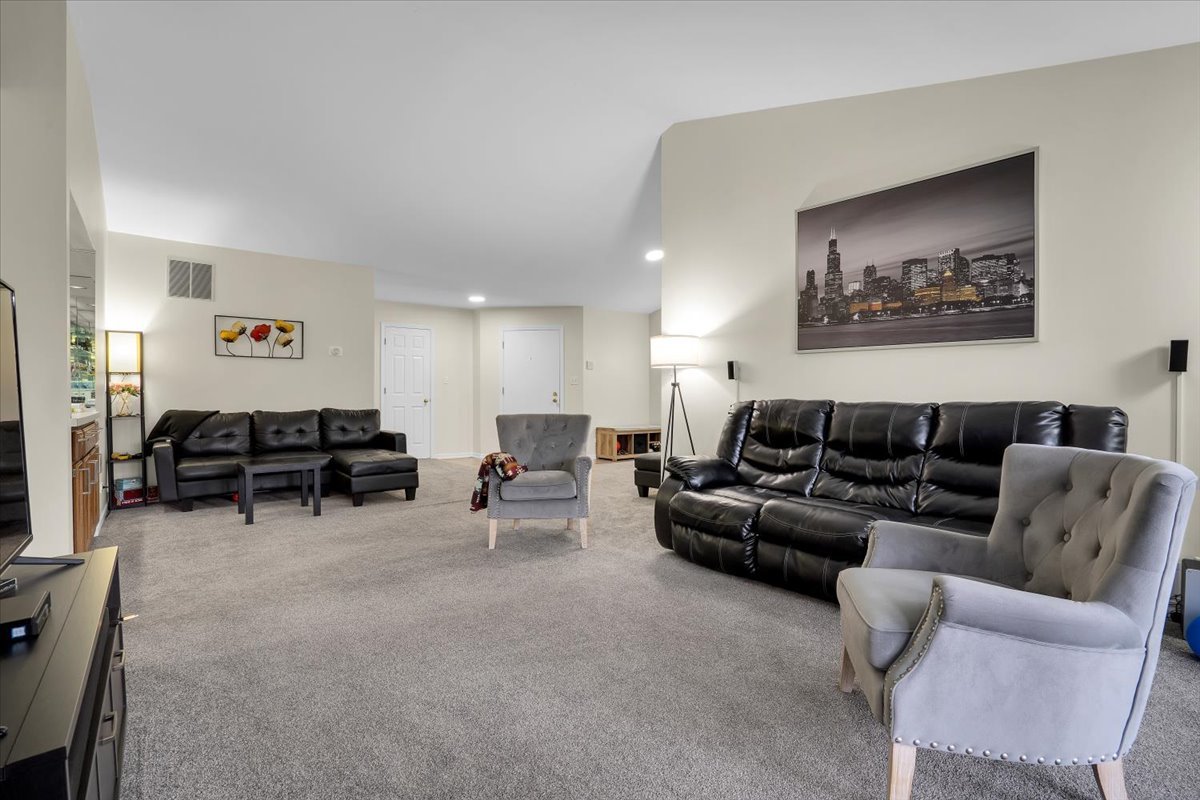 970 Ivy Lane #C, Deerfield, IL 60015