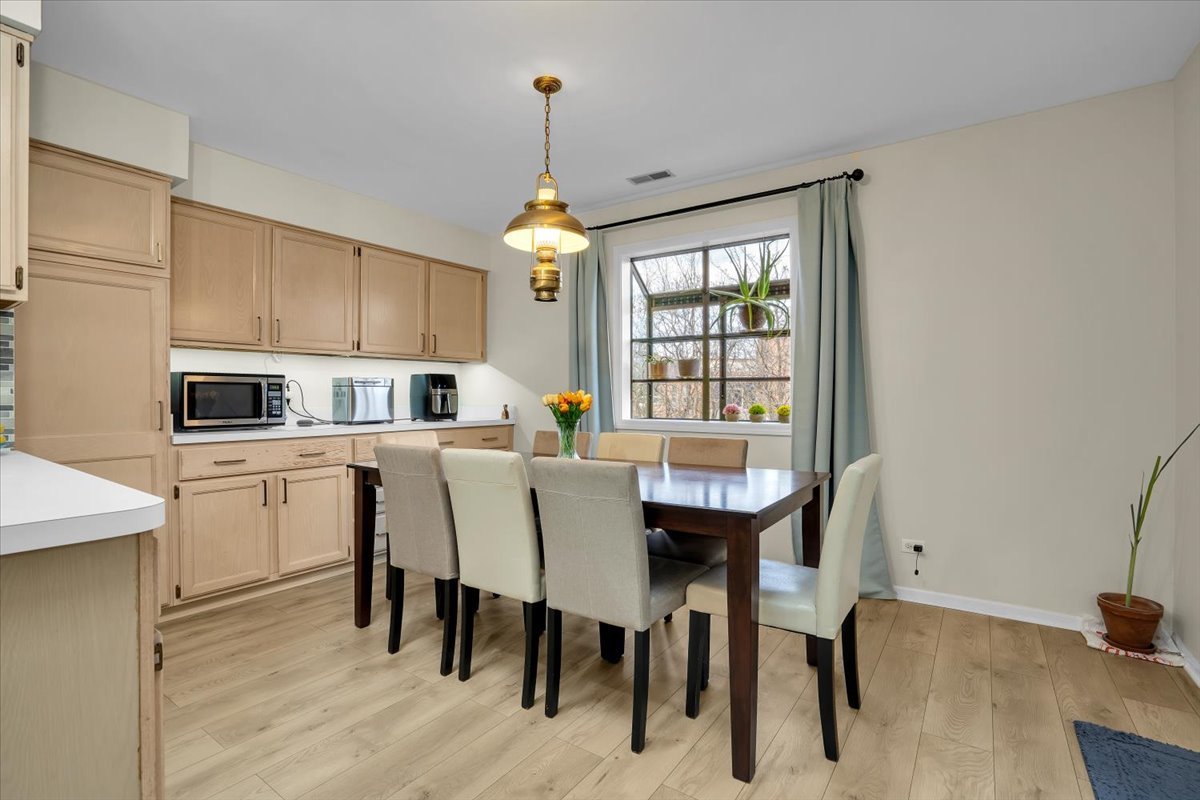 970 Ivy Lane #C, Deerfield, IL 60015