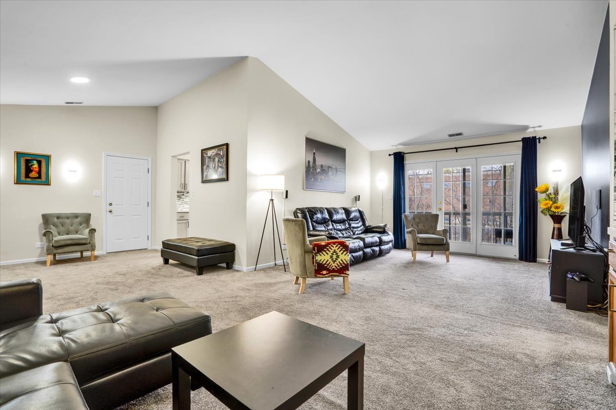 970 Ivy Lane #C, Deerfield, IL 60015