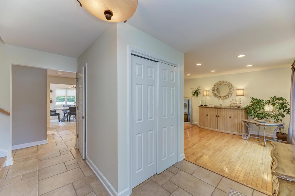 329 Montclare Lane, Wood Dale, IL 60191