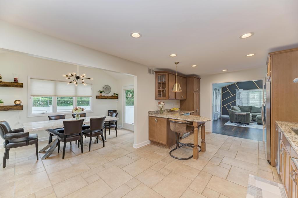 329 Montclare Lane, Wood Dale, IL 60191