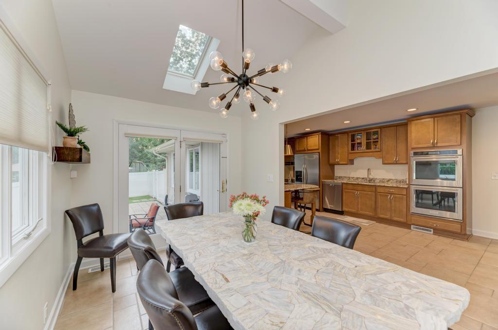 329 Montclare Lane, Wood Dale, IL 60191