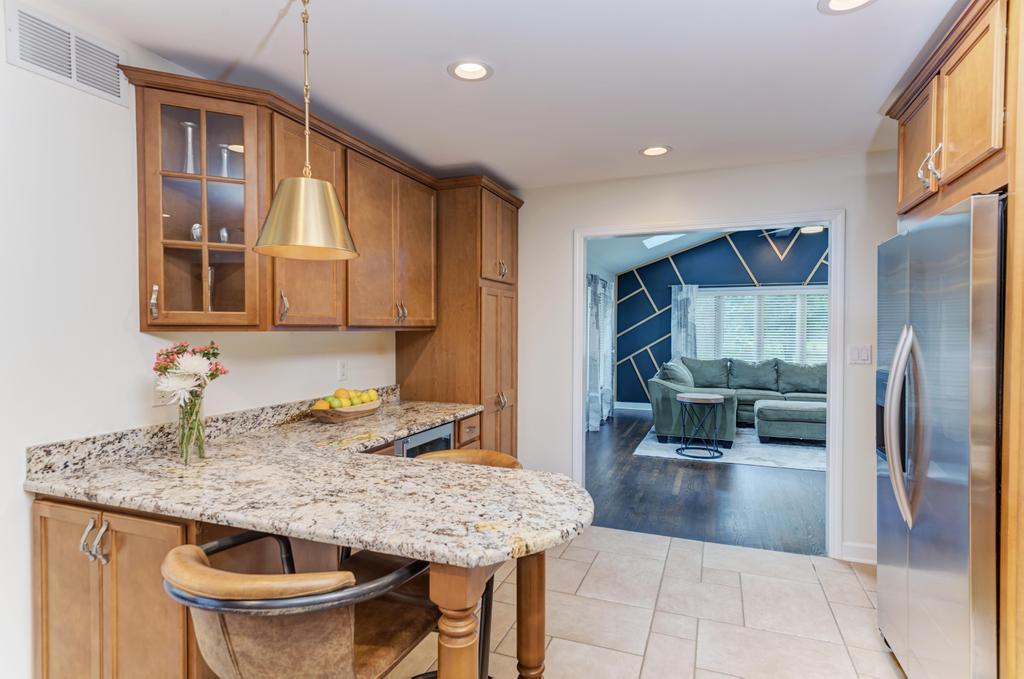 329 Montclare Lane, Wood Dale, IL 60191