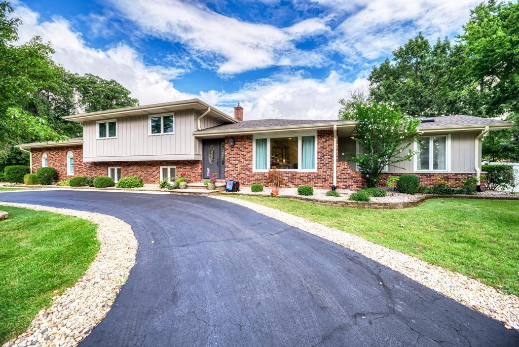 329 Montclare Lane, Wood Dale, IL 60191
