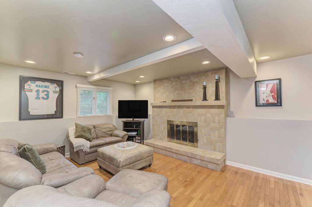 329 Montclare Lane, Wood Dale, IL 60191