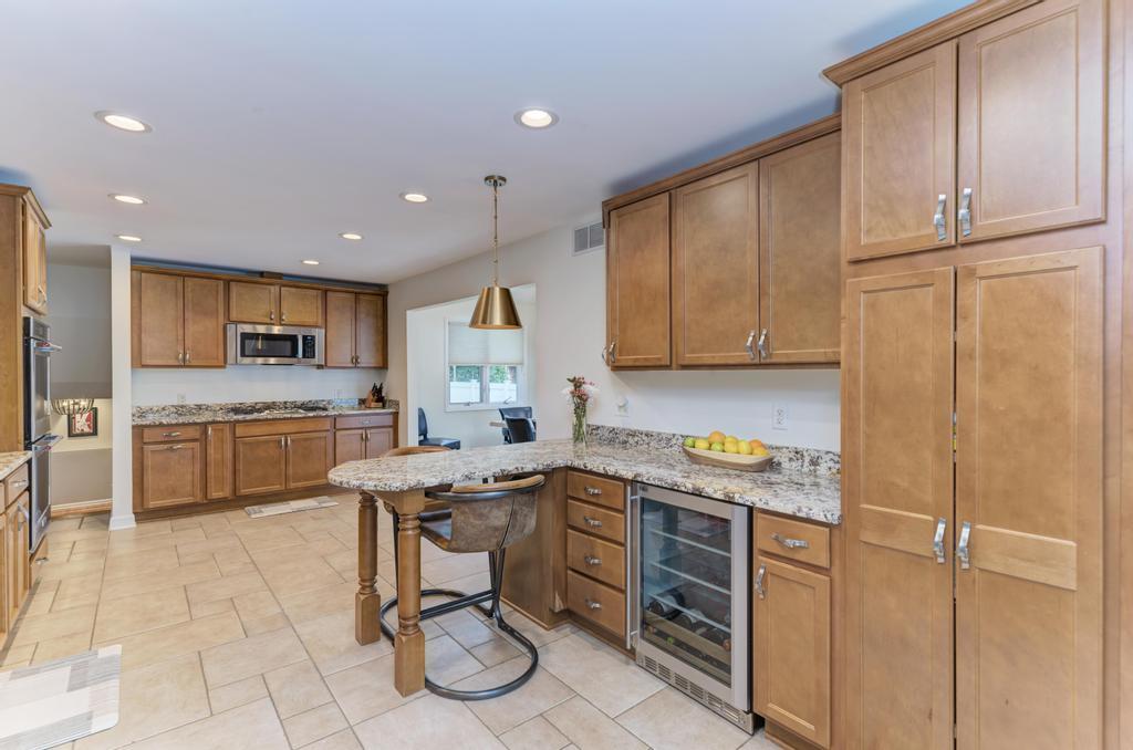 329 Montclare Lane, Wood Dale, IL 60191