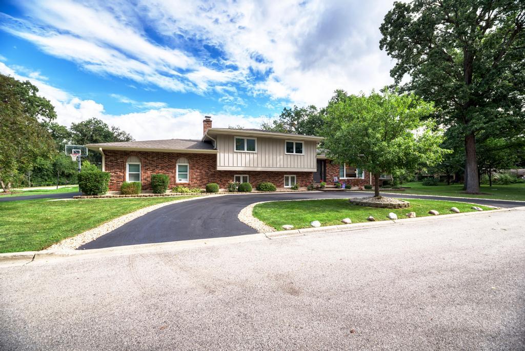 329 Montclare Lane, Wood Dale, IL 60191