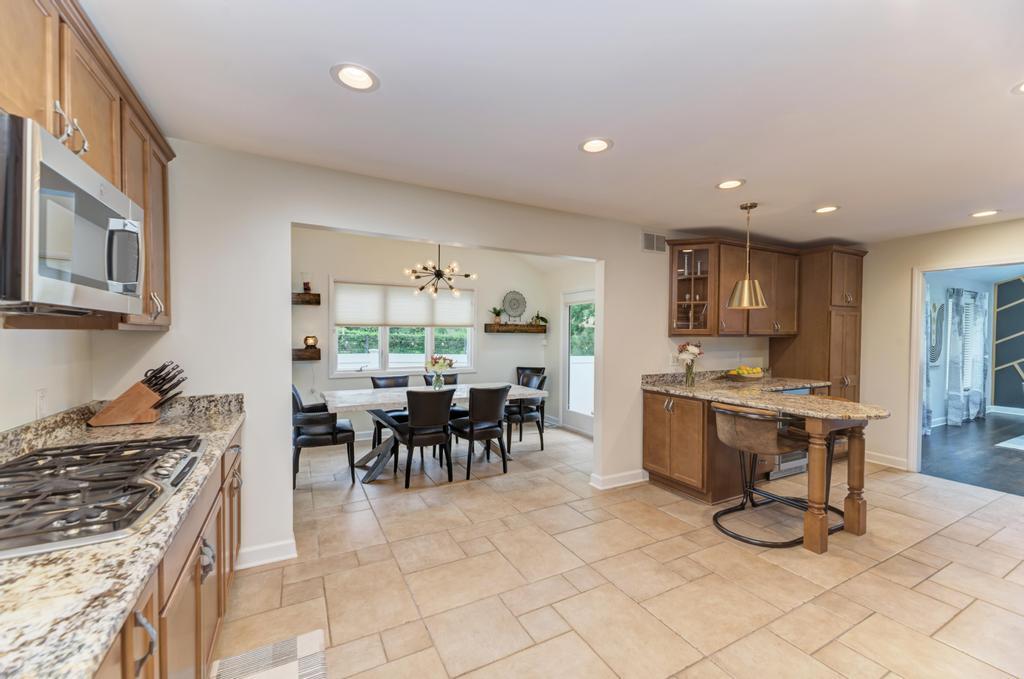 329 Montclare Lane, Wood Dale, IL 60191