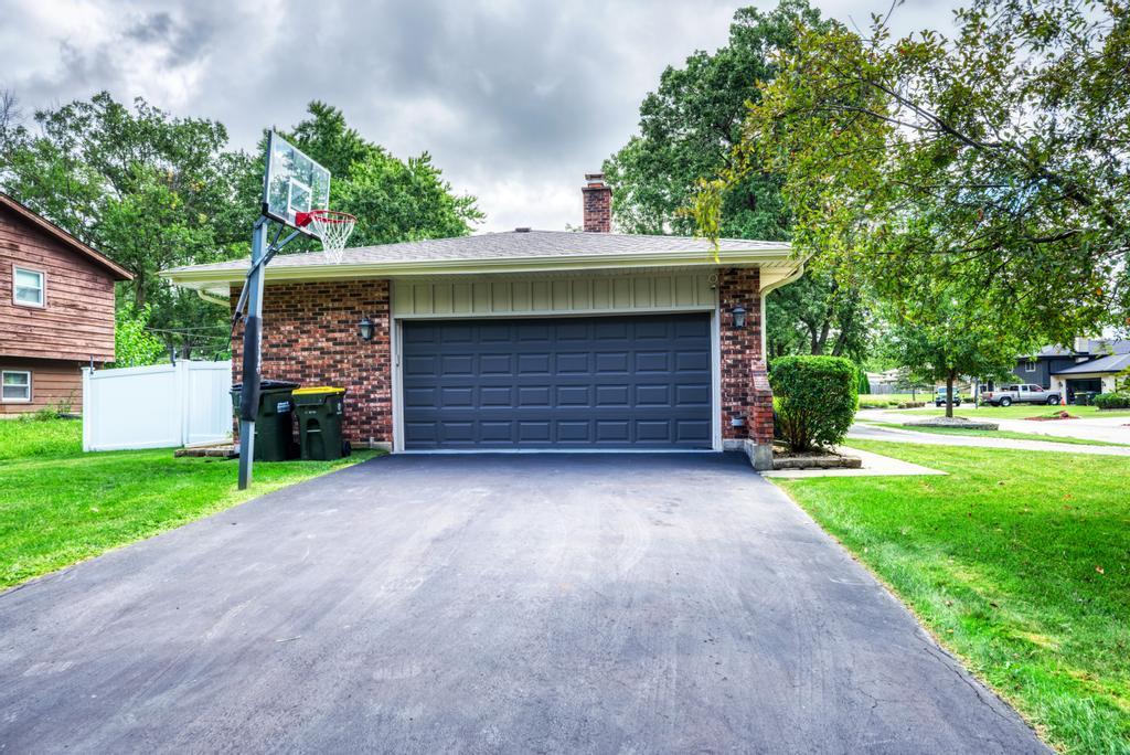 329 Montclare Lane, Wood Dale, IL 60191