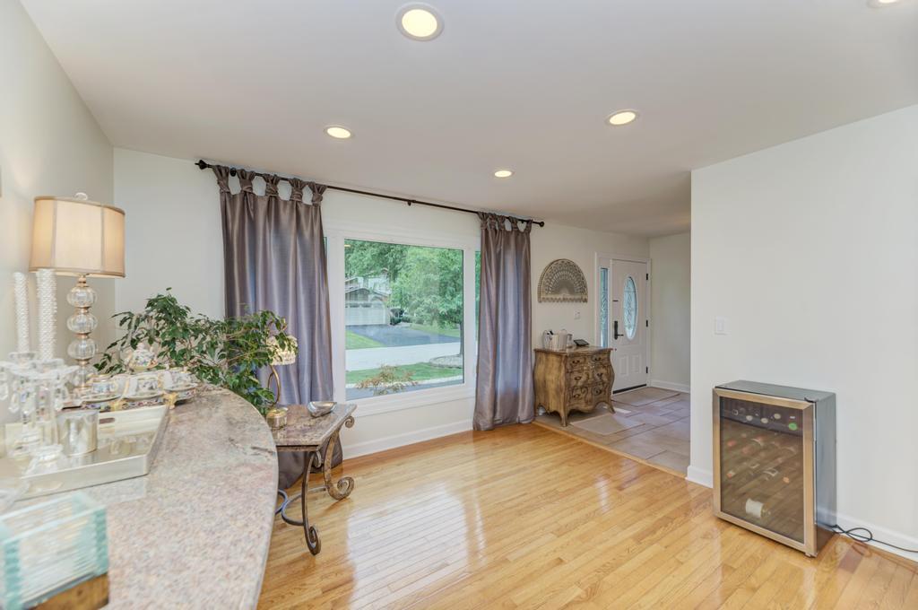 329 Montclare Lane, Wood Dale, IL 60191