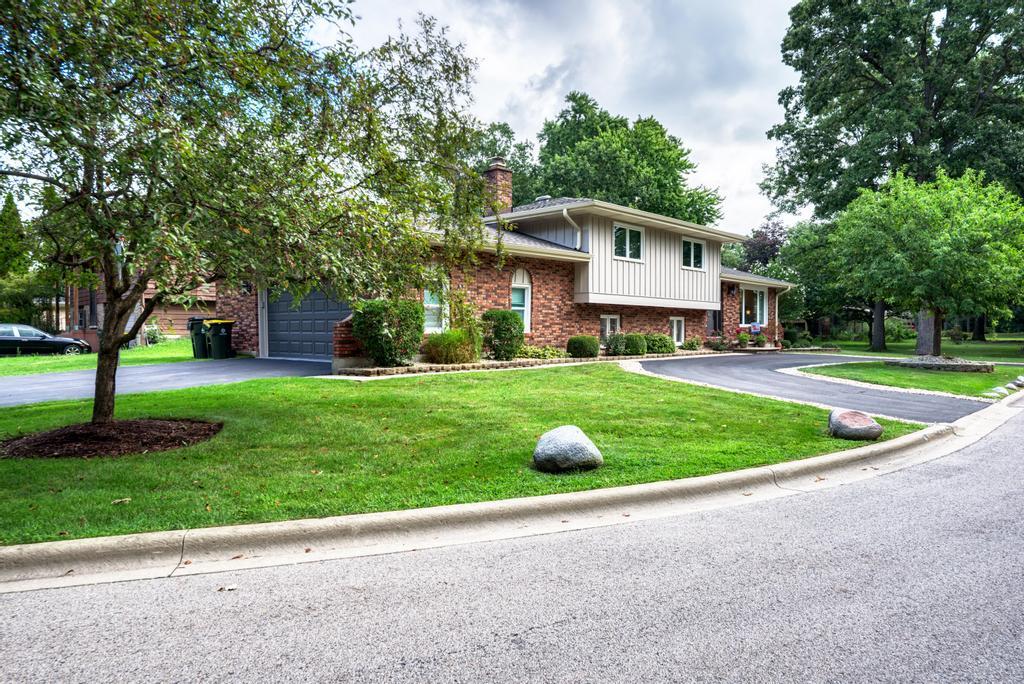 329 Montclare Lane, Wood Dale, IL 60191