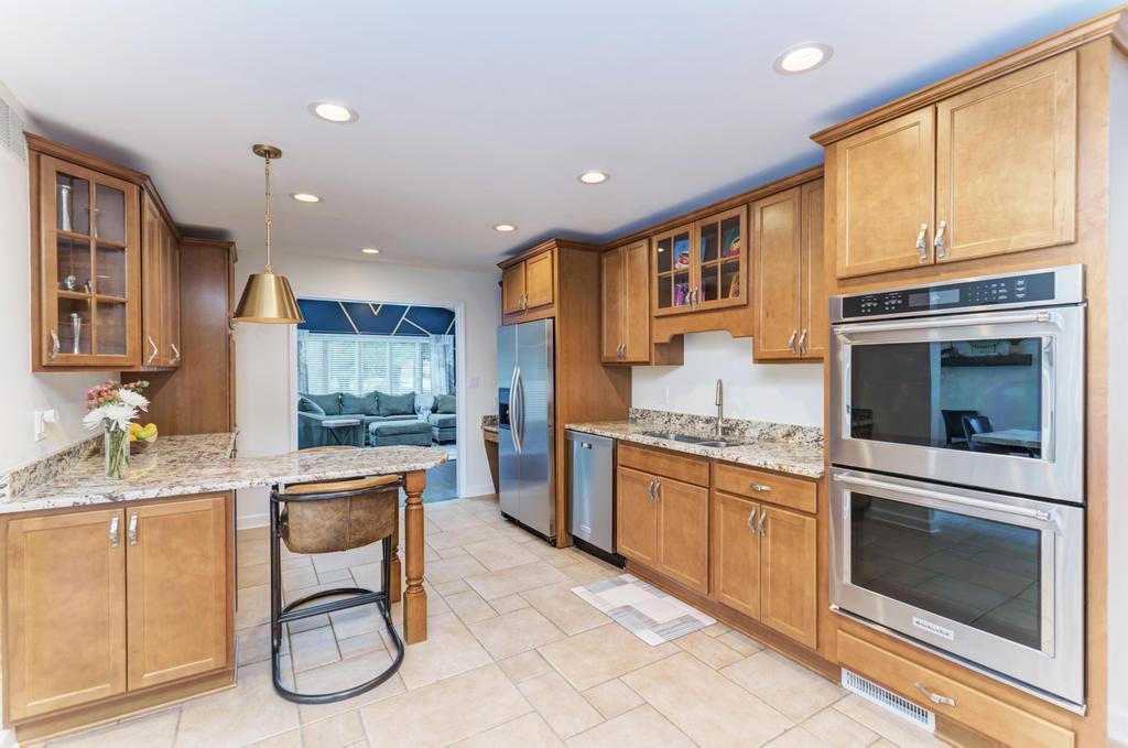 329 Montclare Lane, Wood Dale, IL 60191