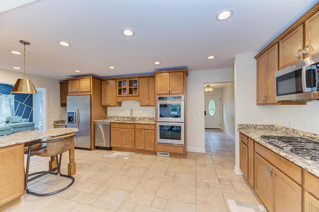 329 Montclare Lane, Wood Dale, IL 60191