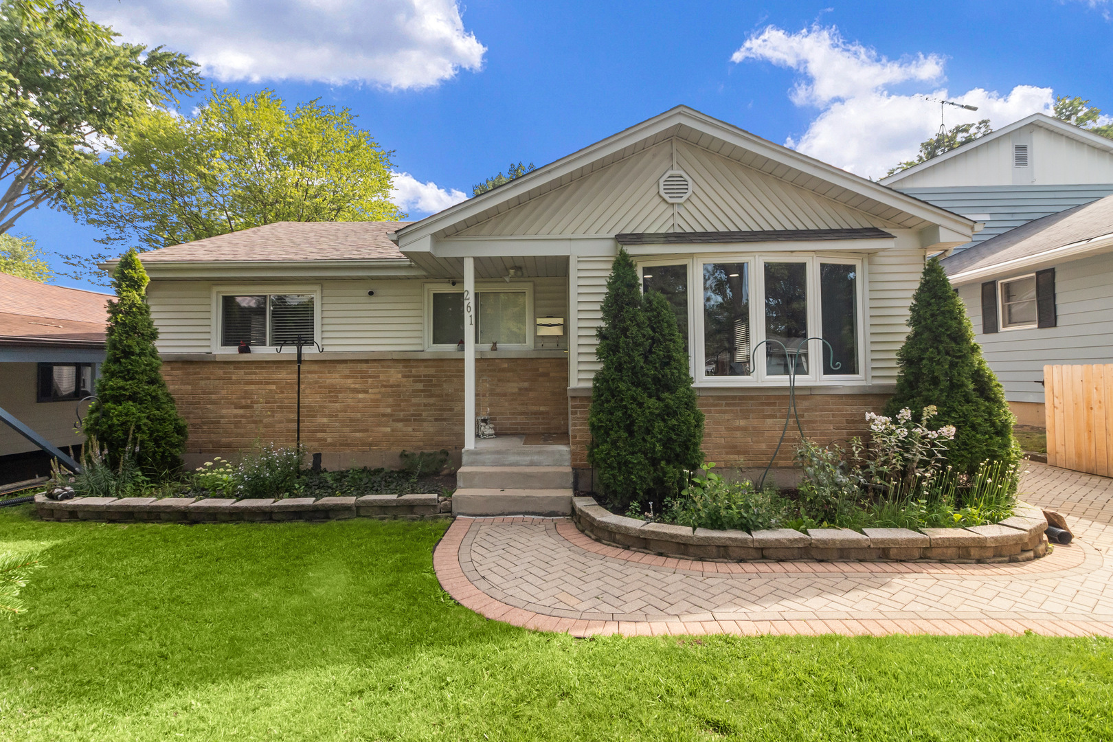 261 N Shaddle Avenue, Mundelein, IL 60060