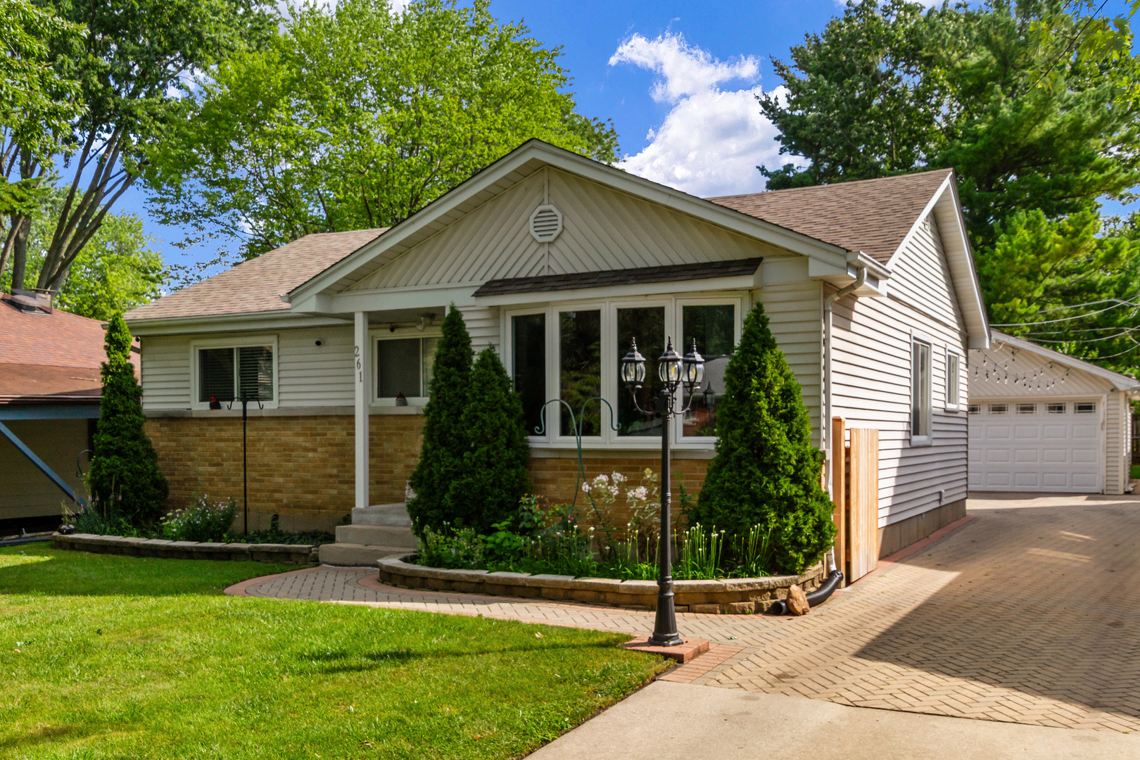 261 N Shaddle Avenue, Mundelein, IL 60060