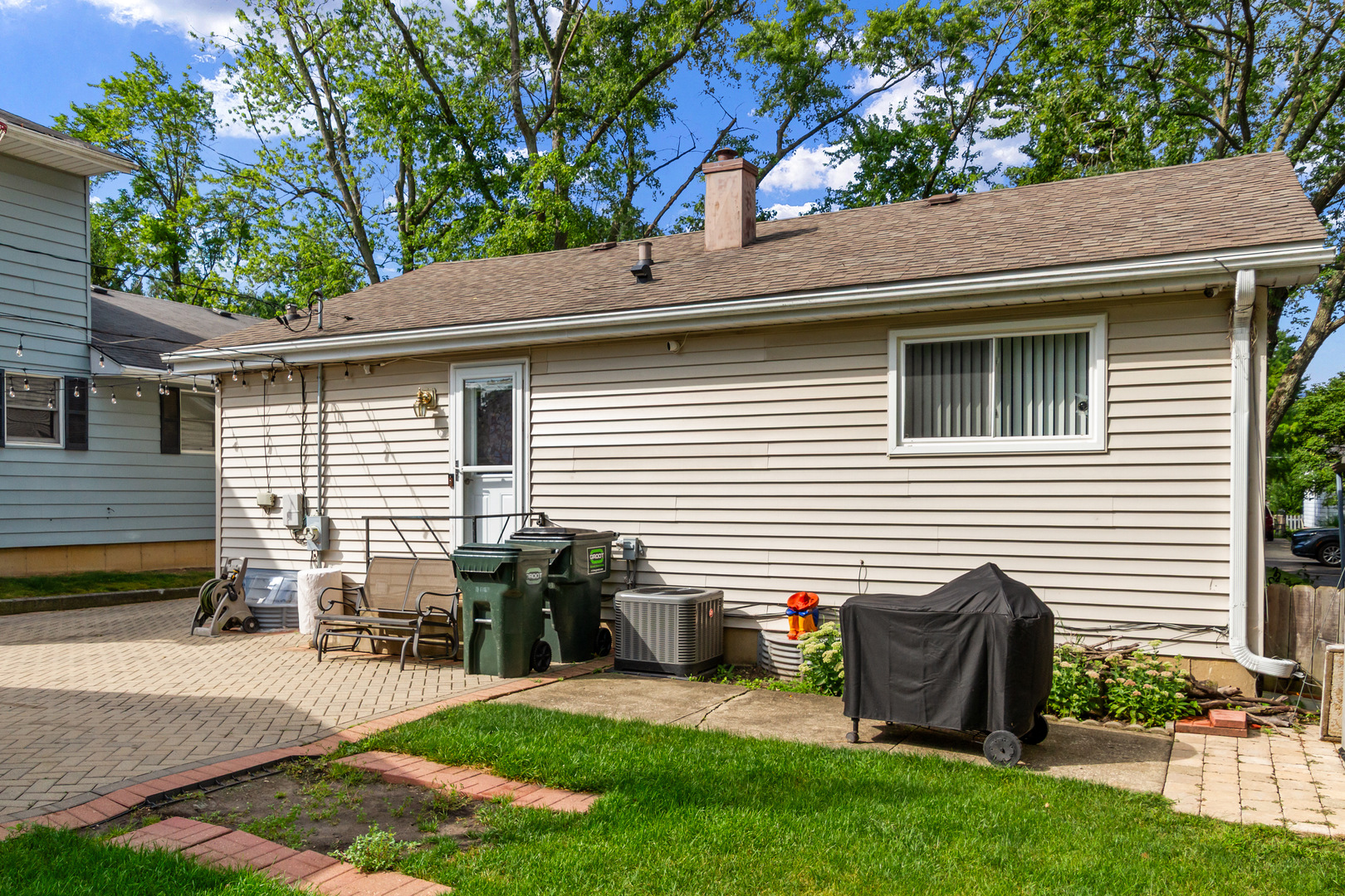 261 N Shaddle Avenue, Mundelein, IL 60060