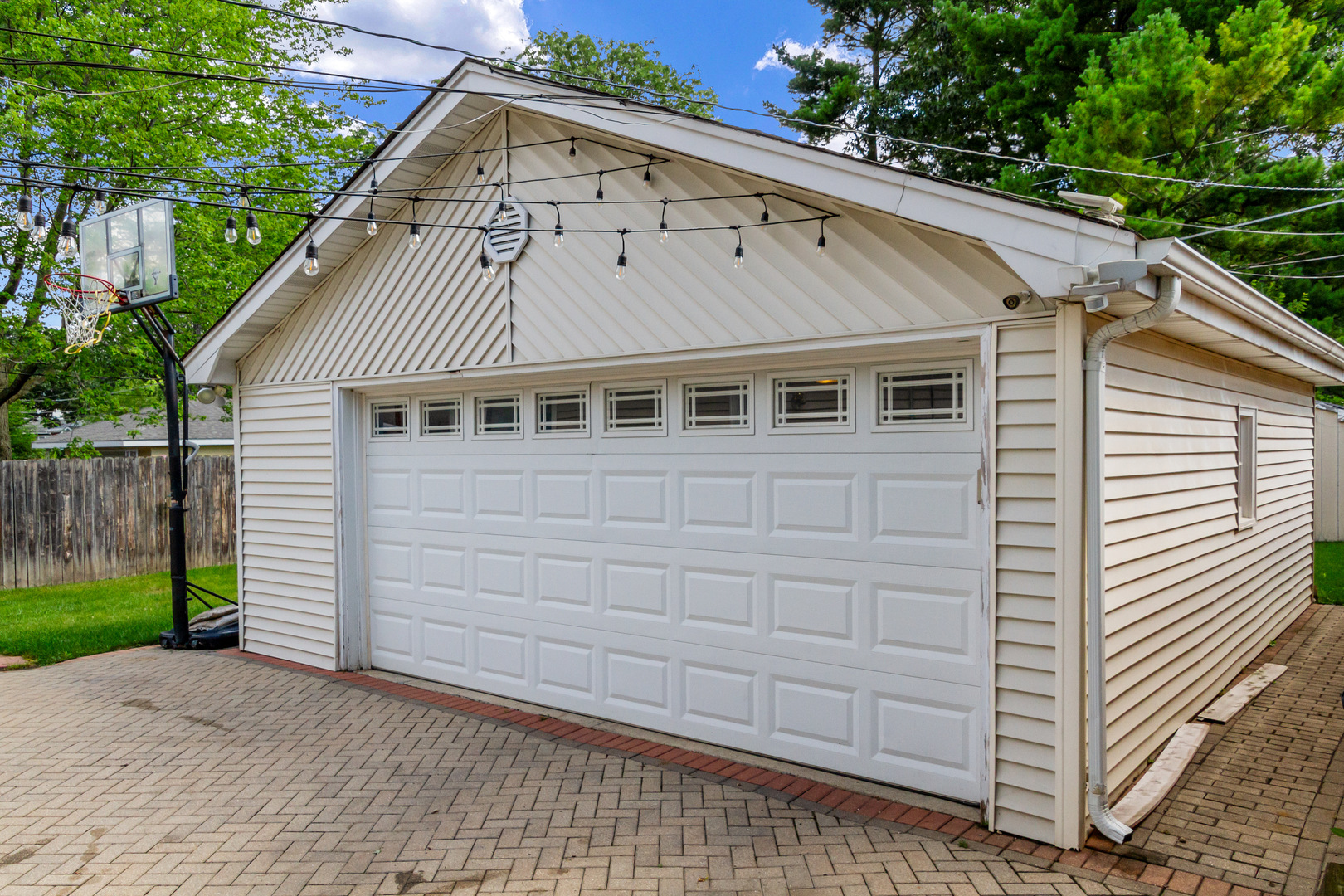 261 N Shaddle Avenue, Mundelein, IL 60060