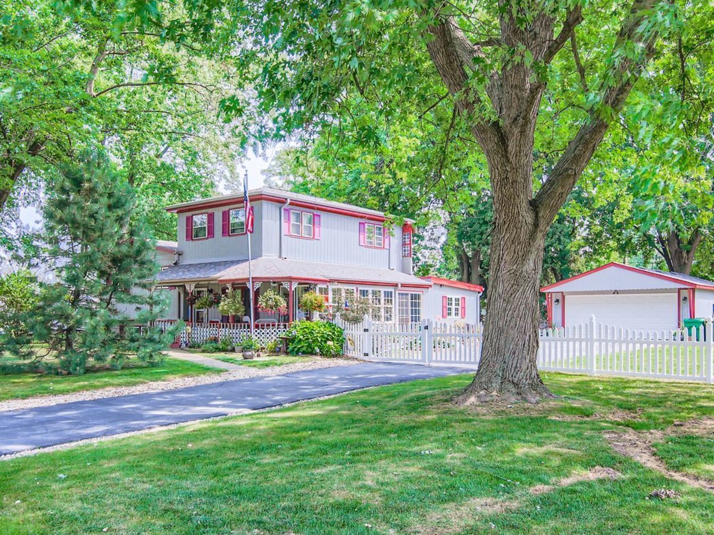 17121 Ozark Avenue, Tinley Park, IL 60477