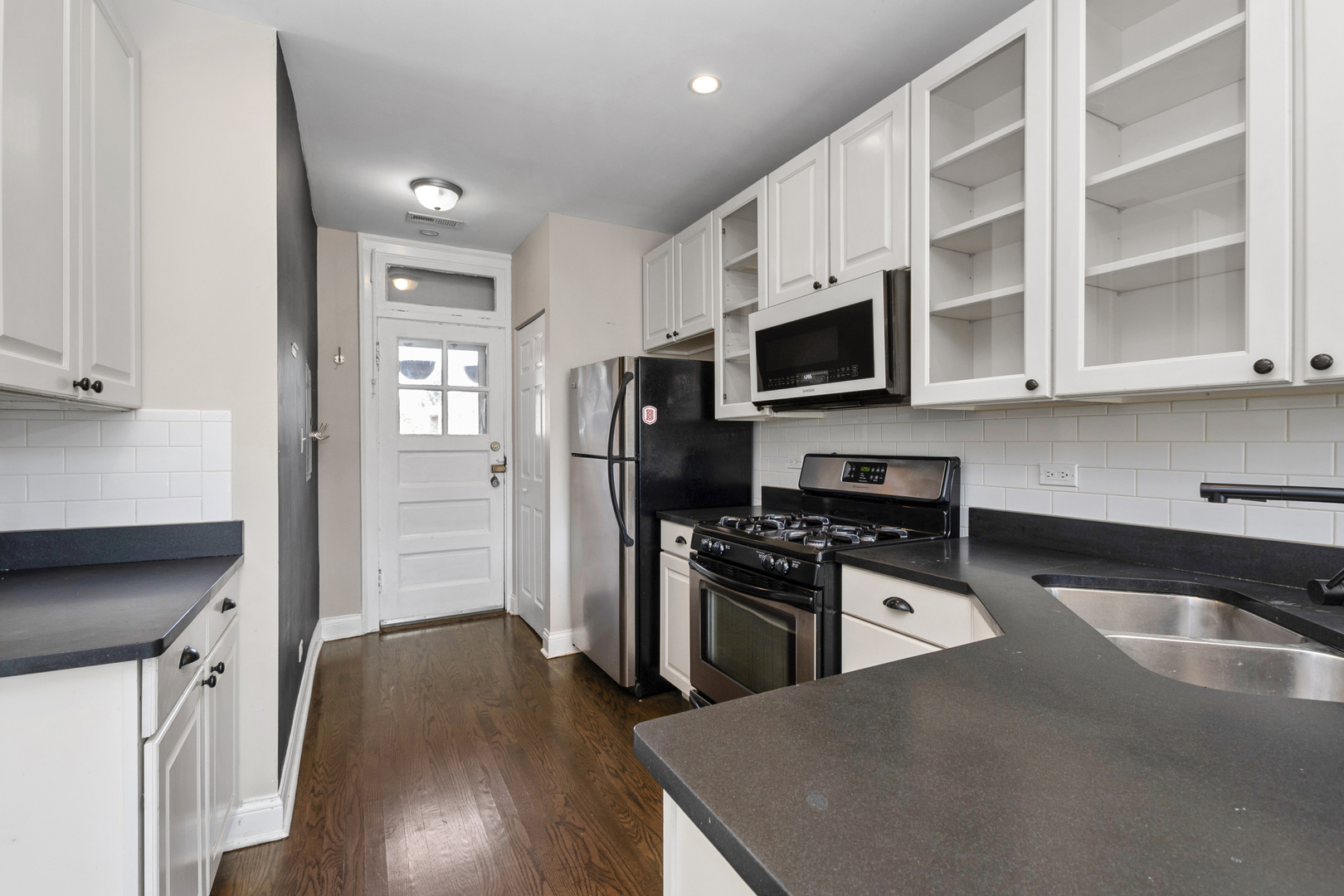 344 S MAPLE Avenue #3B, Oak Park, IL 60302