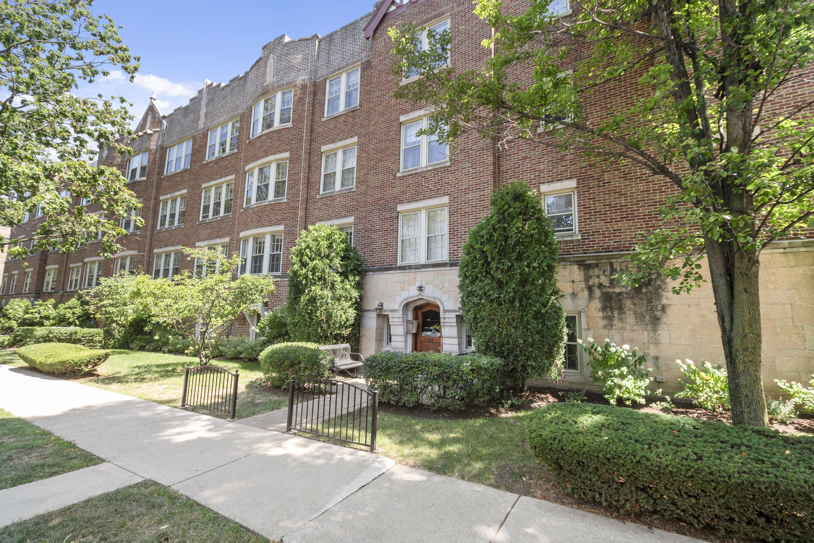 344 S MAPLE Avenue #3B, Oak Park, IL 60302