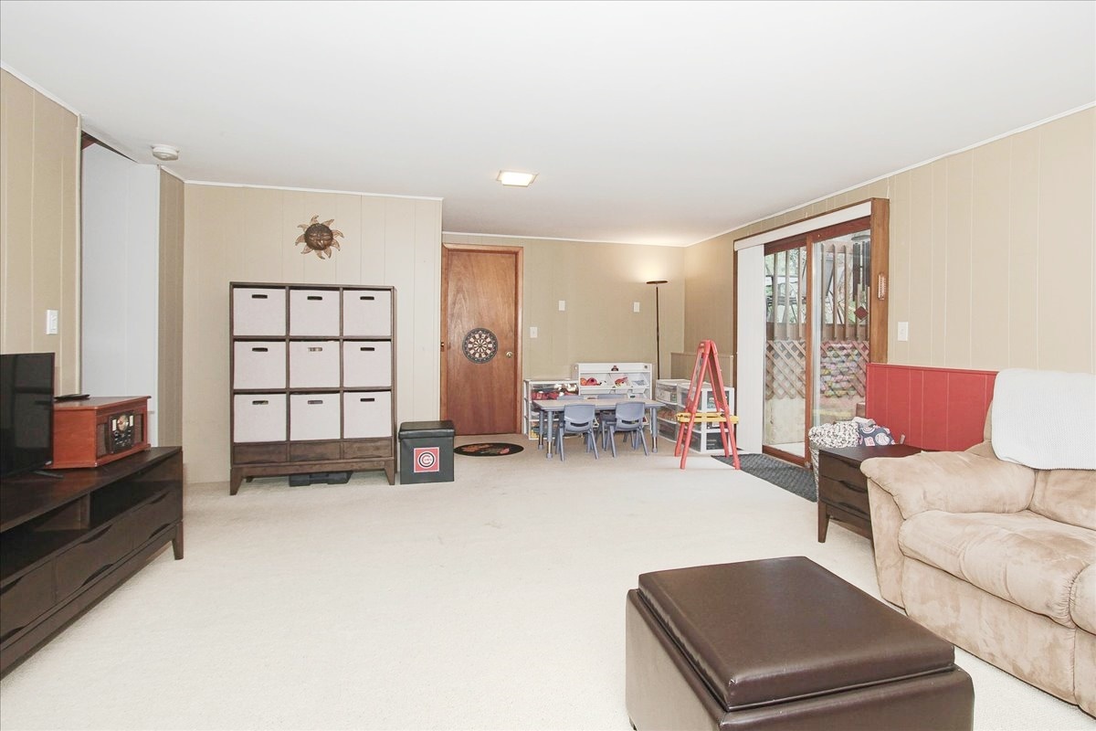 1235 Meadow Lane, Elgin, IL 60123